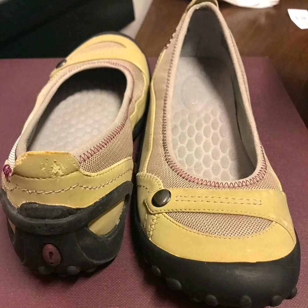 Flats - Picture 2 of 3